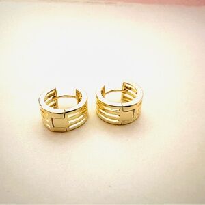 Elegant 18K  Gold Hoop Earrings NEW
